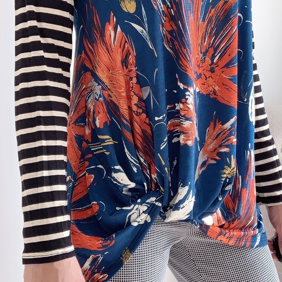 Contrast top with twisted hem blouse top - Picture 4 of 6